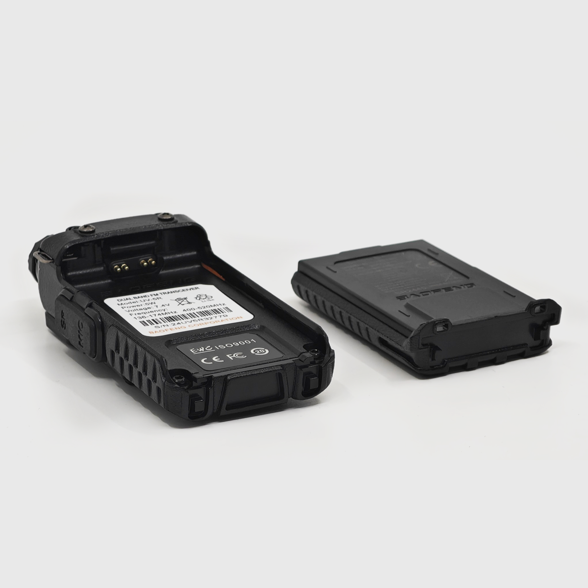 BAOFENG VISOKODOMETNI DIGITALNI VOKI TOKI