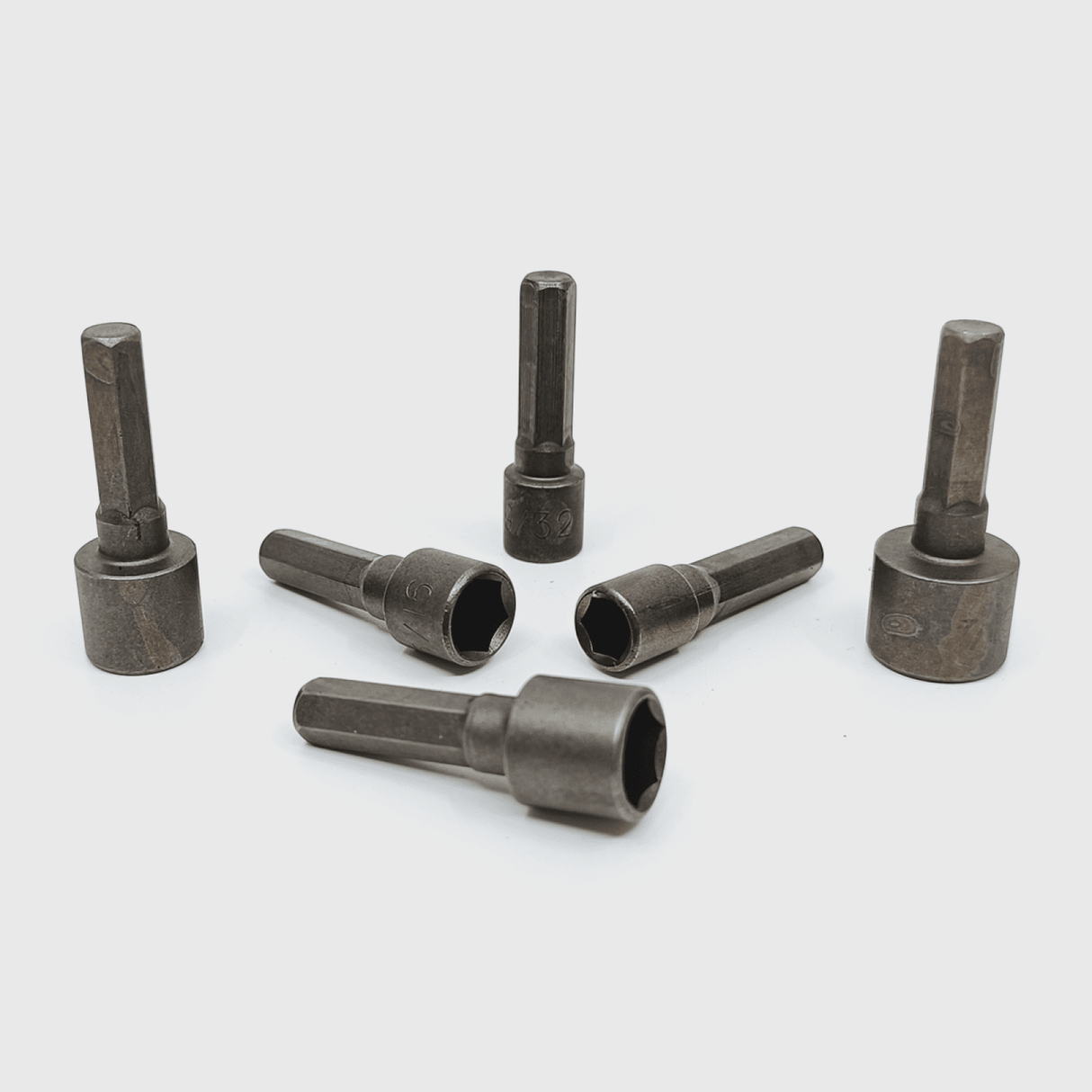 100-DELNI SET ODVIJAČA I BITOVA